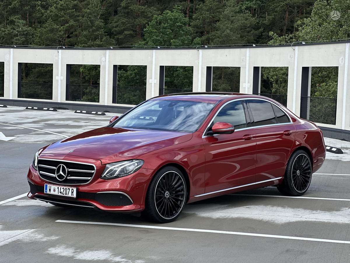 Mercedes-Benz E200, 2.0 l., Седан