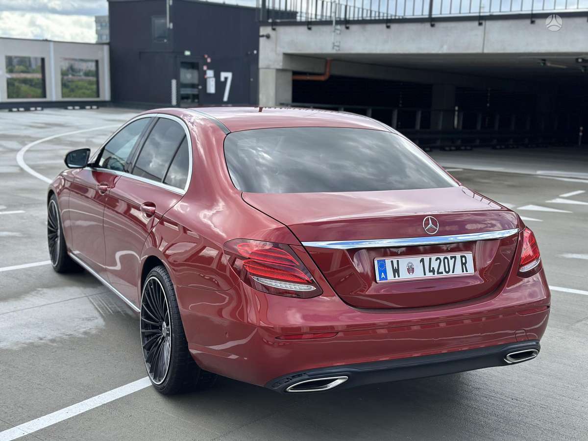 Mercedes-Benz E200, 2.0 l., Седан