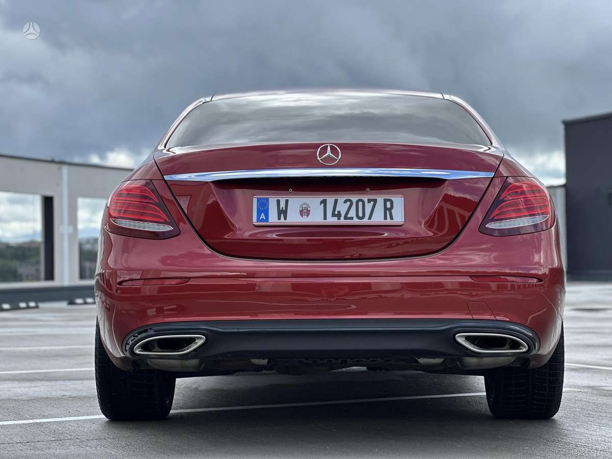 Mercedes-Benz E200, 2.0 l., Седан