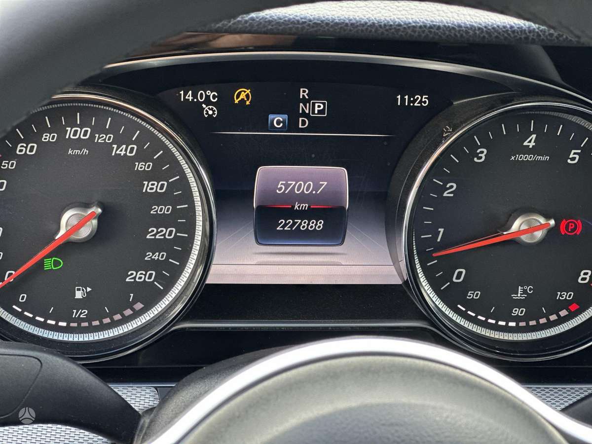 Mercedes-Benz E200, 2.0 l., Седан