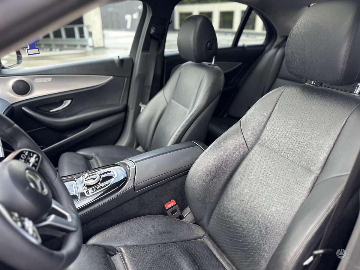 Mercedes-Benz E200, 2.0 l., Седан