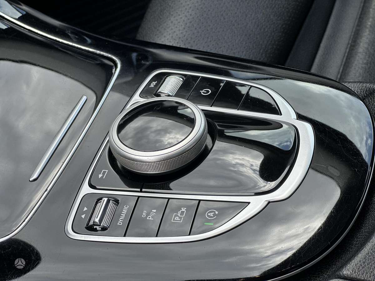 Mercedes-Benz E200, 2.0 l., Седан