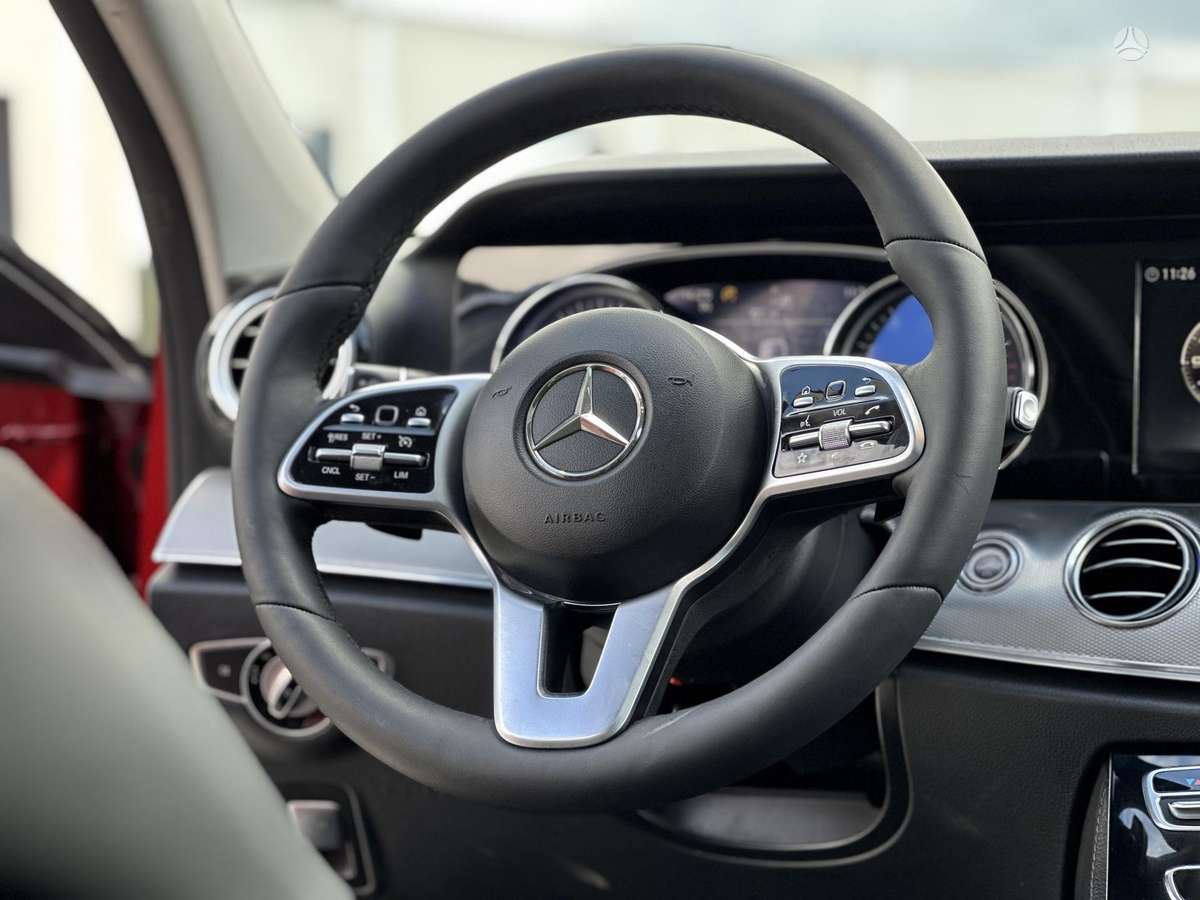 Mercedes-Benz E200, 2.0 l., Седан