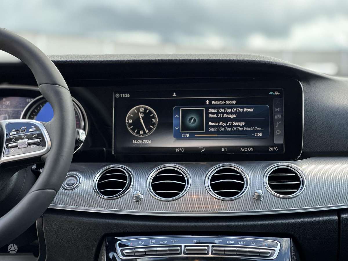 Mercedes-Benz E200, 2.0 l., Седан