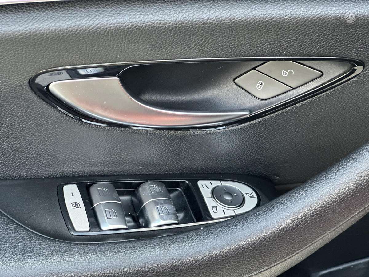 Mercedes-Benz E200, 2.0 l., Седан
