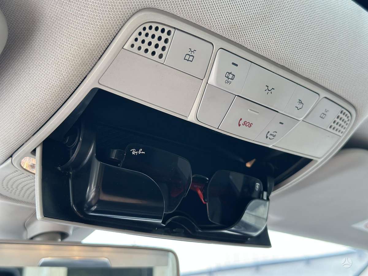 Mercedes-Benz E200, 2.0 l., Седан