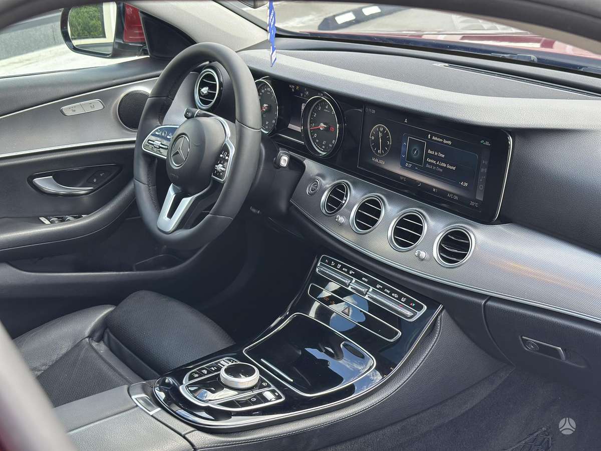 Mercedes-Benz E200, 2.0 l., Седан