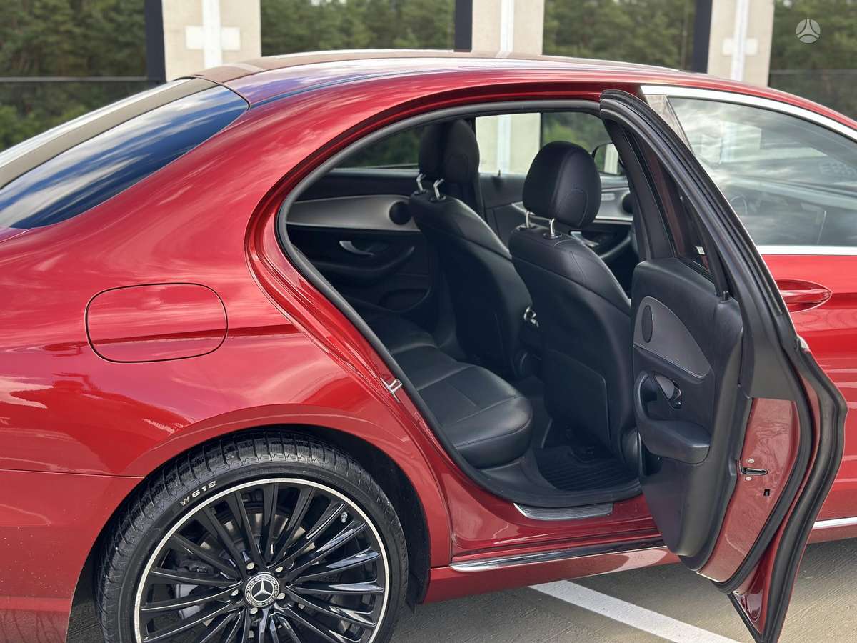 Mercedes-Benz E200, 2.0 l., Седан