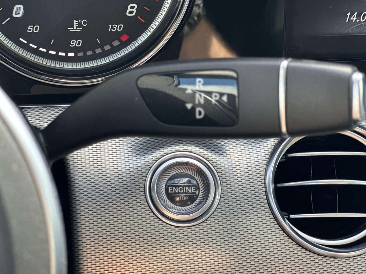 Mercedes-Benz E200, 2.0 l., Седан