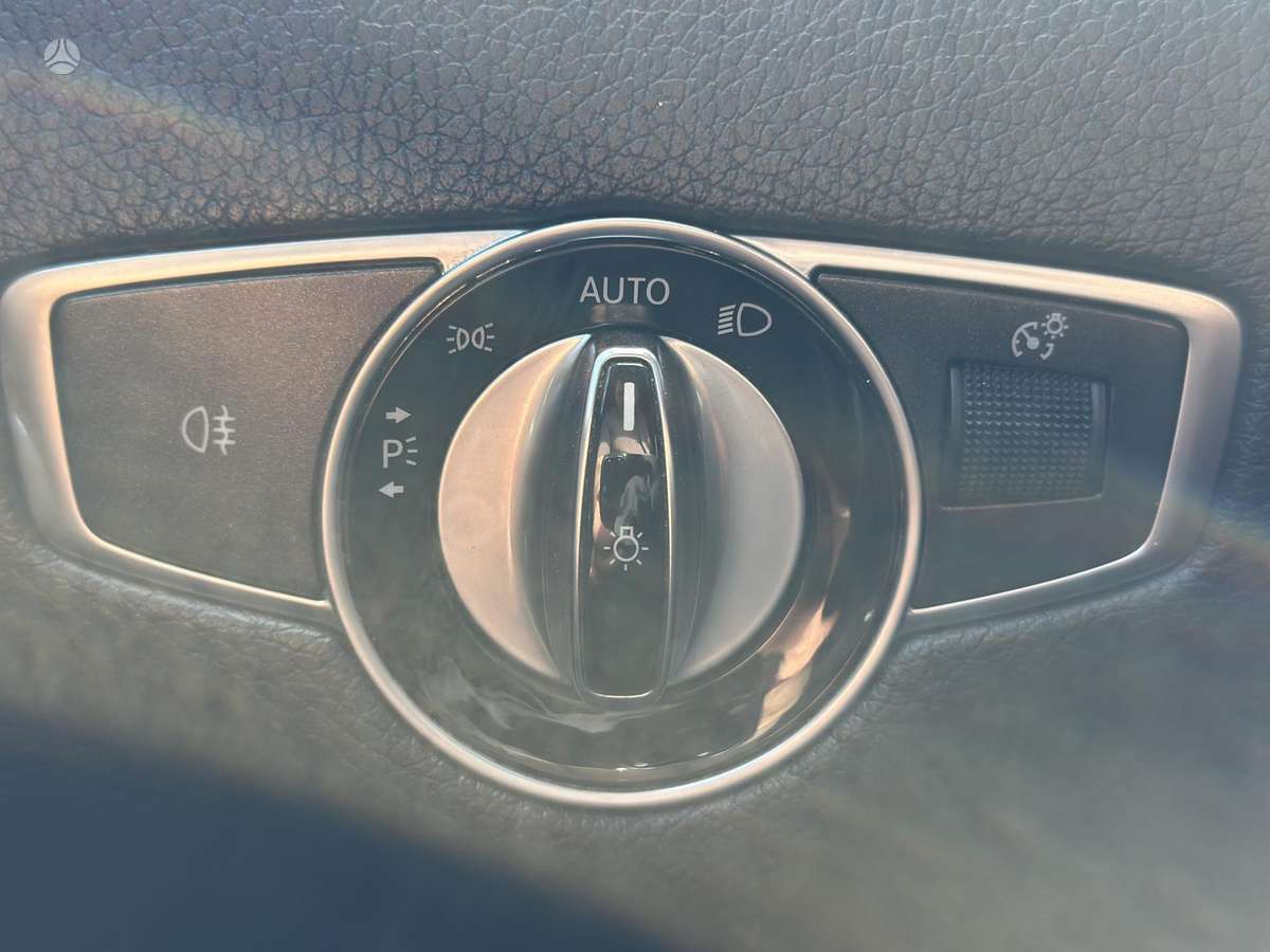 Mercedes-Benz E200, 2.0 l., Седан