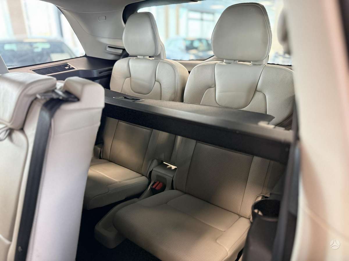 Volvo XC90 - 11