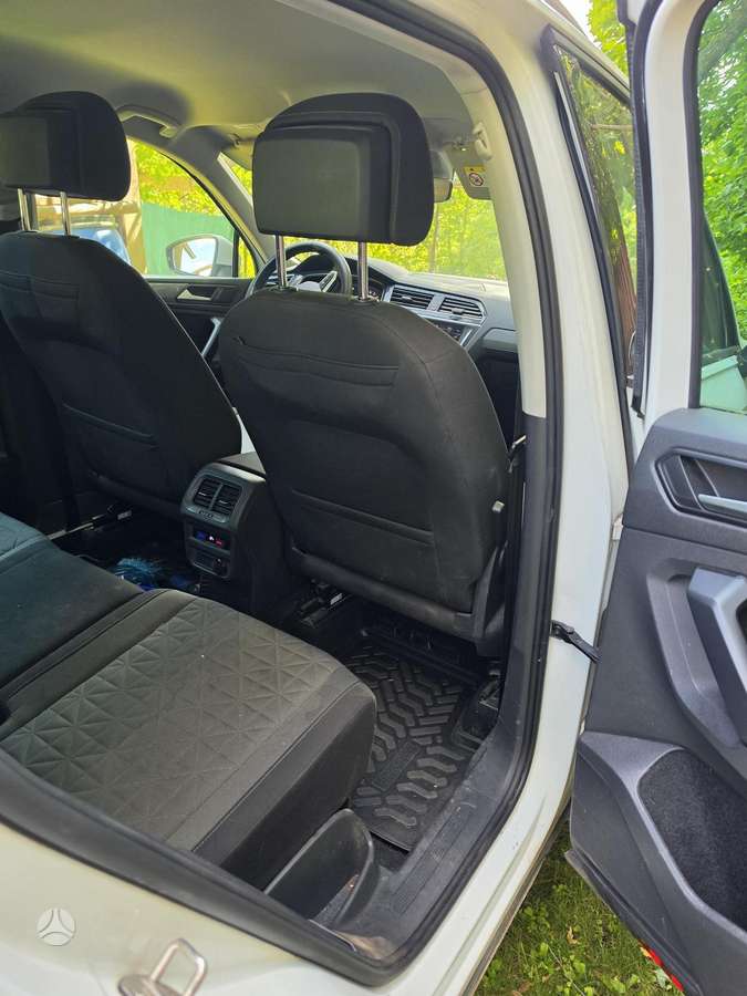 Volkswagen Tiguan - 10