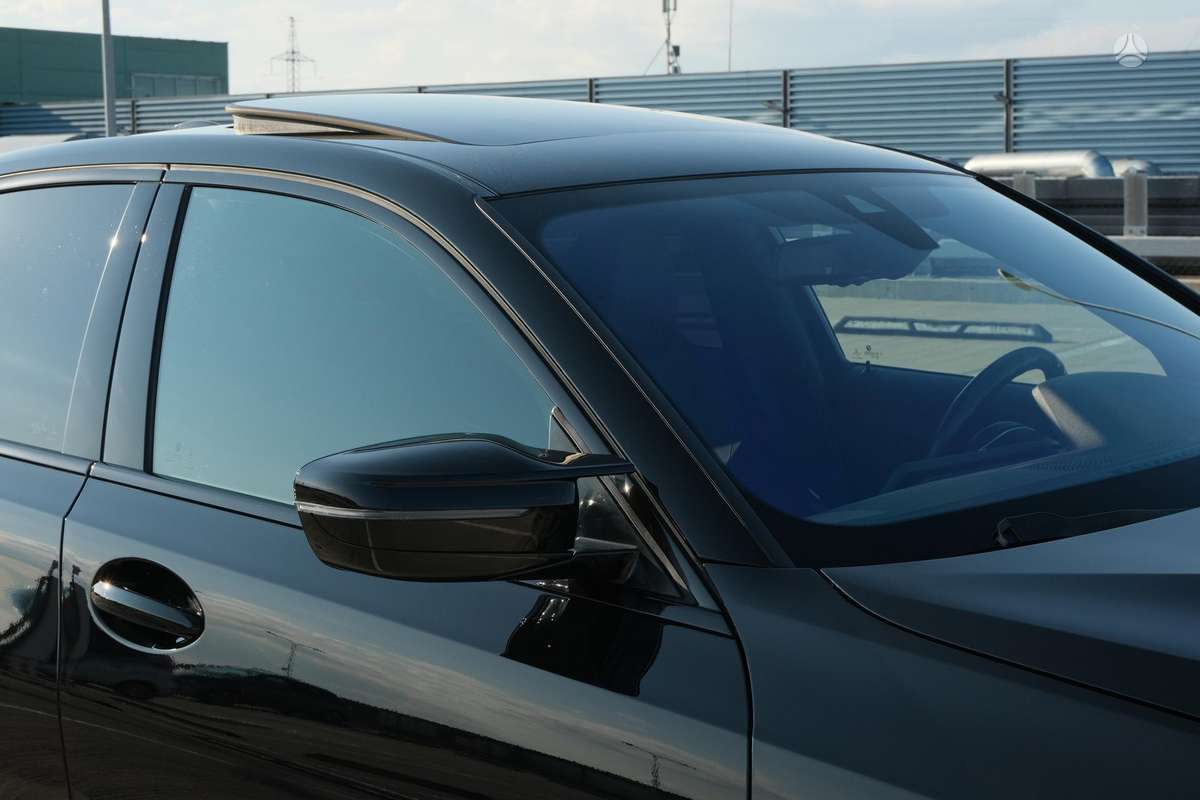 BMW 330, 2.0 l., Седан