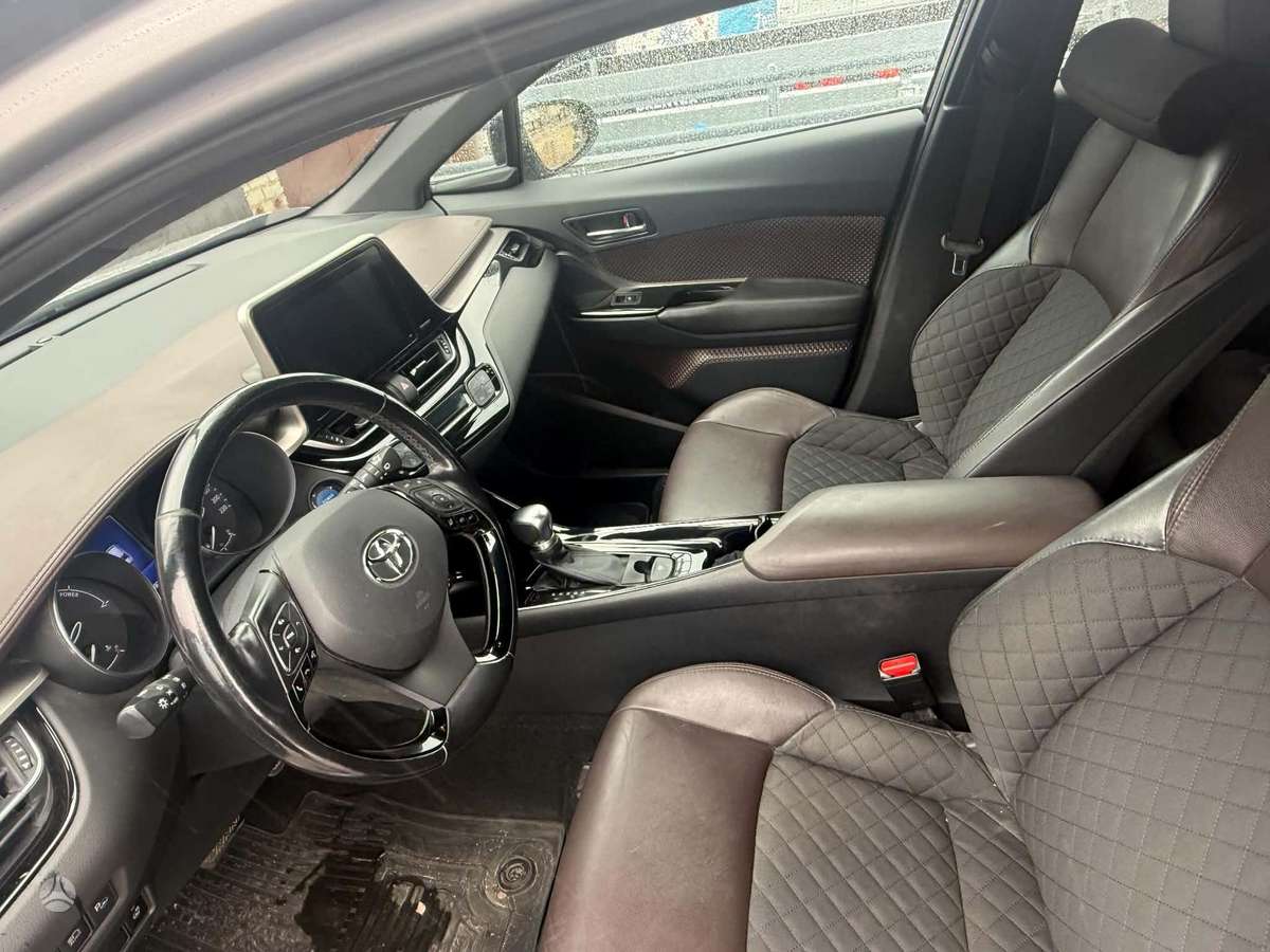 Toyota C-HR - 7