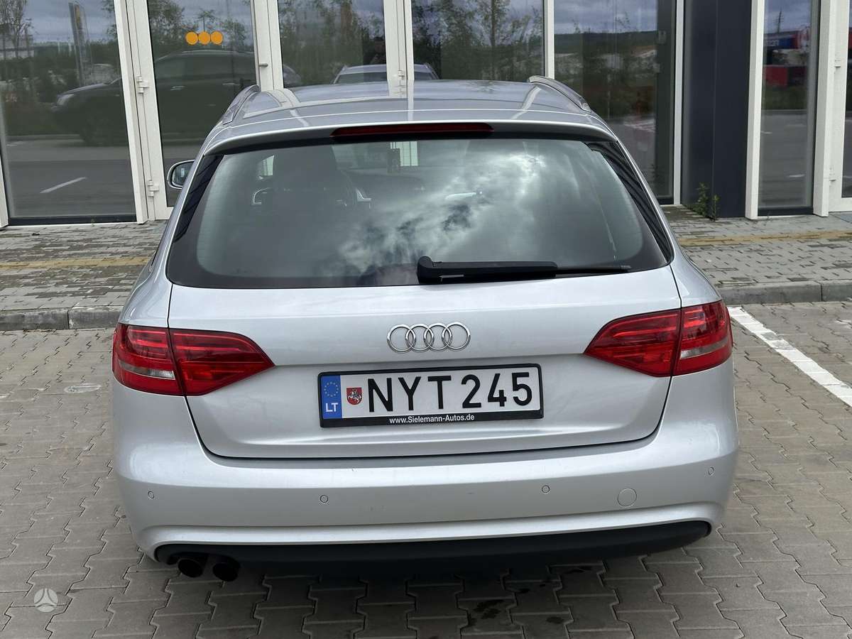 Audi A4, 2.0 l., Седан
