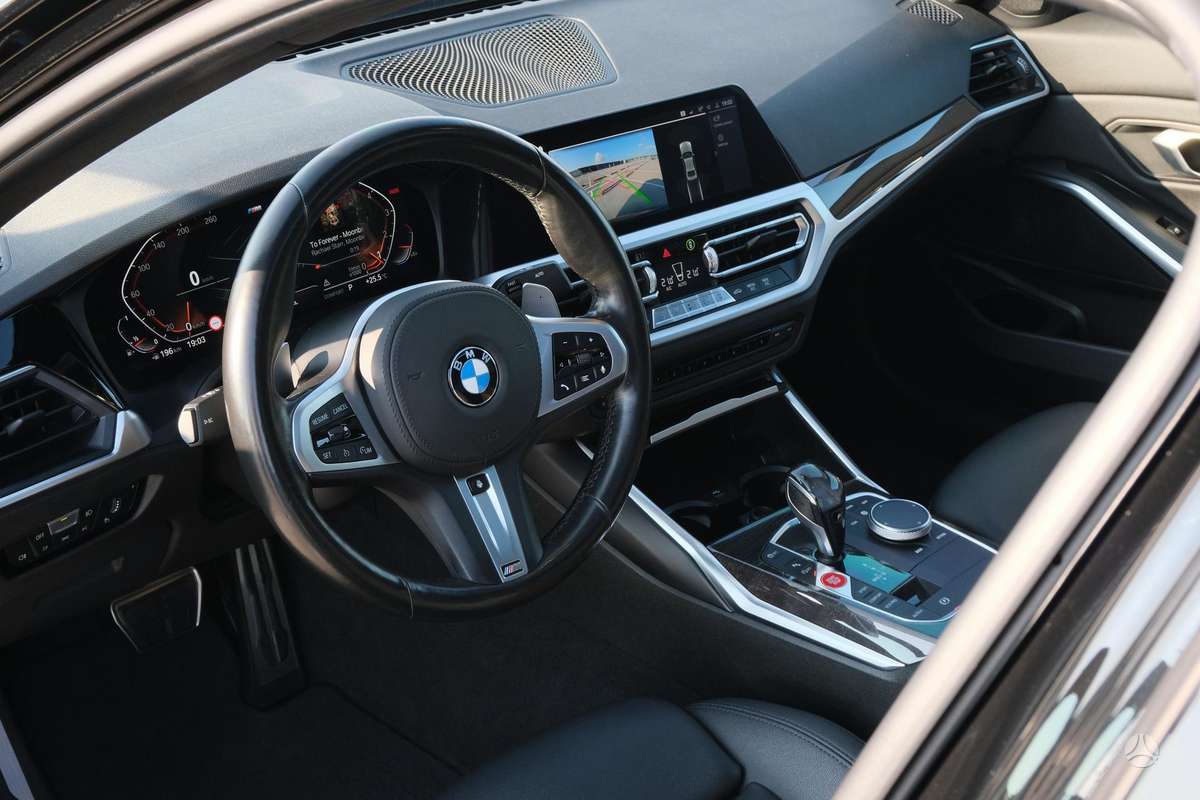 BMW 330, 2.0 l., Седан
