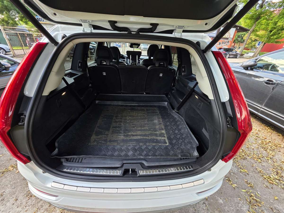 Volvo XC90 - 11