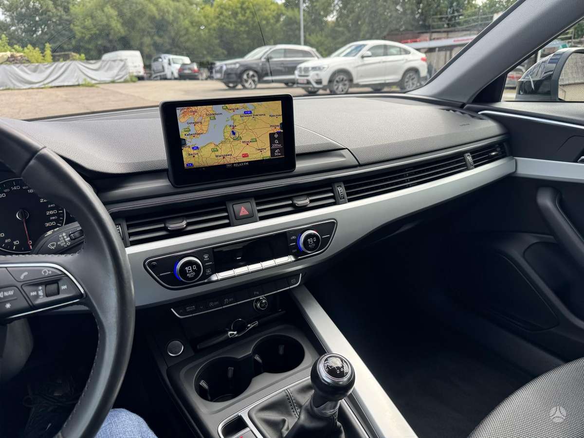 Audi A4, 2.0 l., Седан