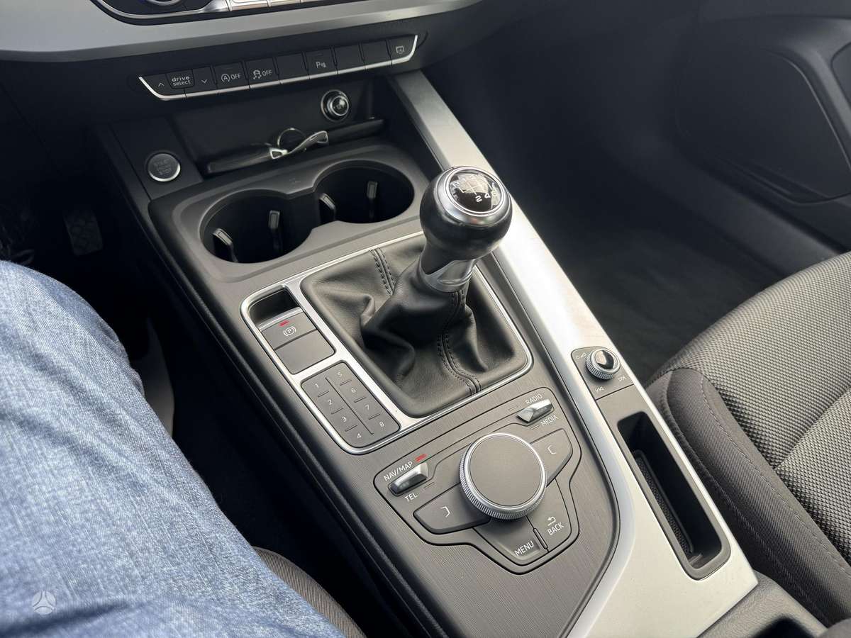 Audi A4, 2.0 l., Седан
