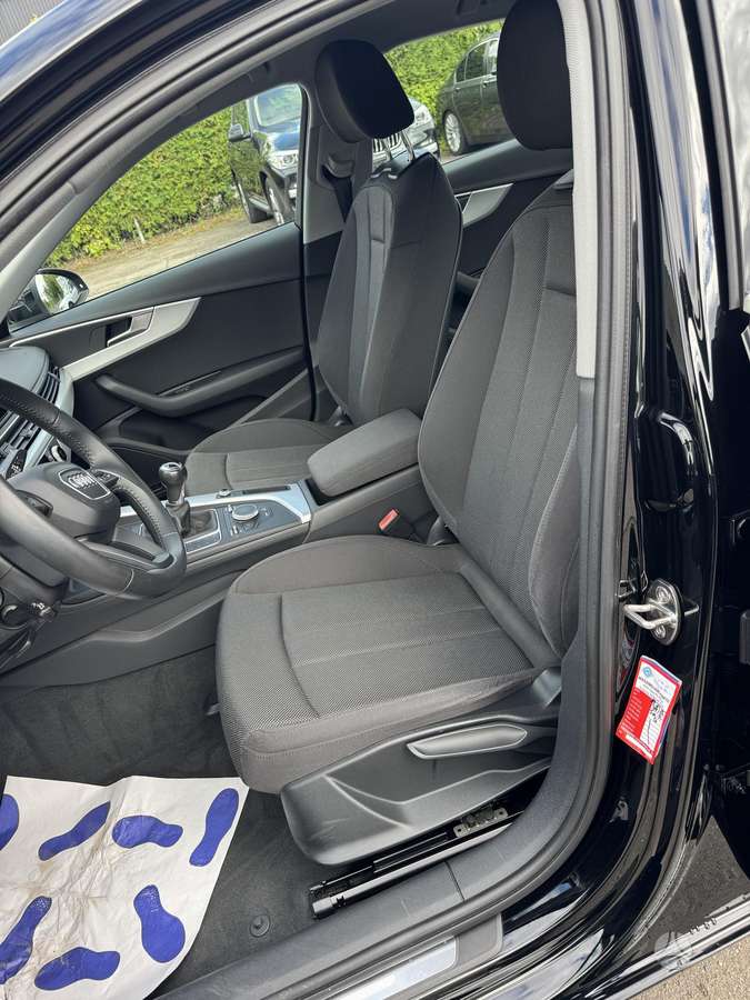 Audi A4, 2.0 l., Седан
