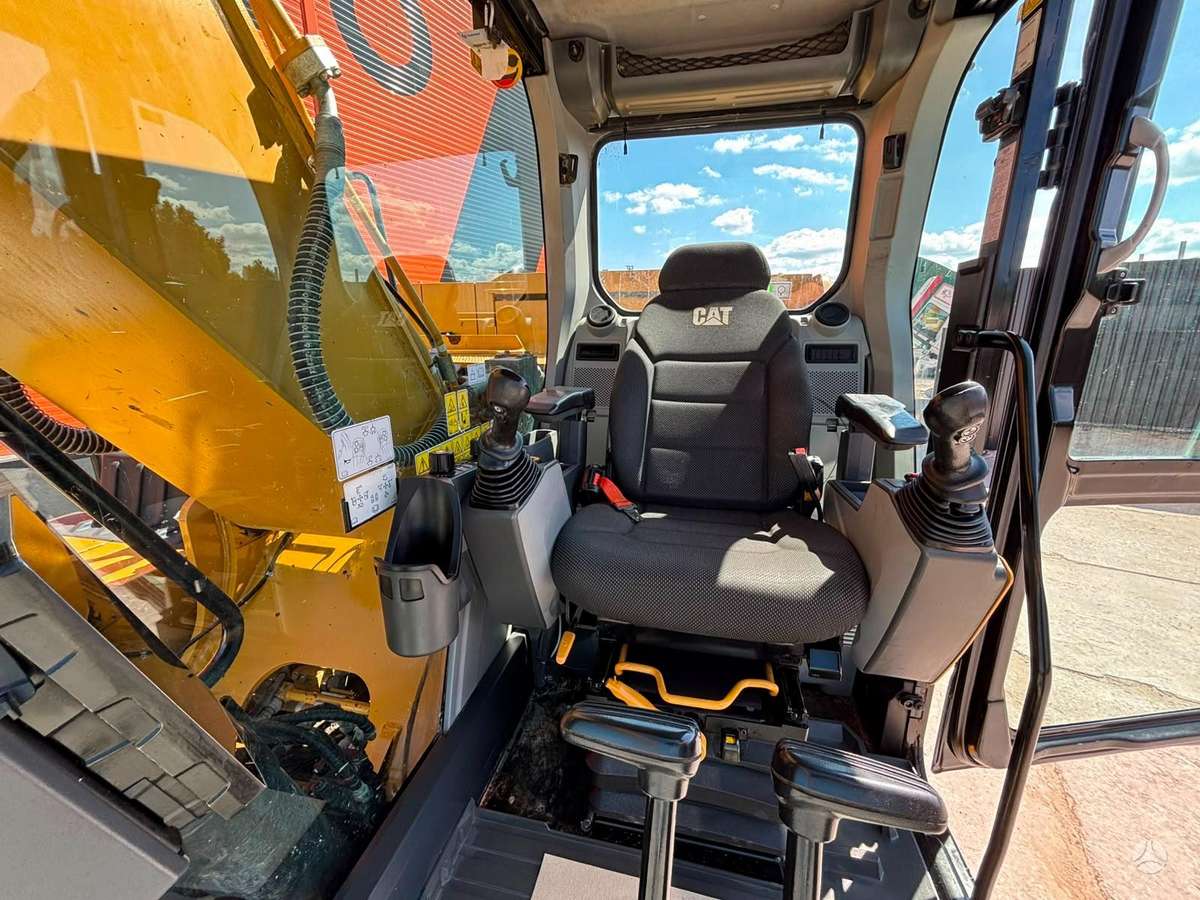Caterpillar 320 GC, ekskavatoriai