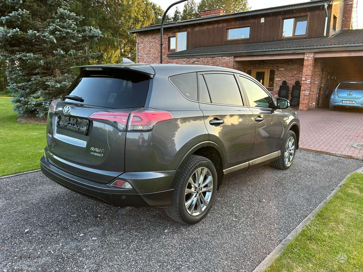 Toyota RAV4 - 8