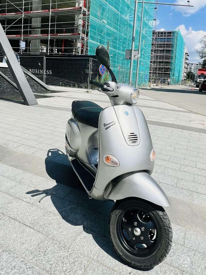 Piaggio Vespa 125cc, мотороллеры / мопеды