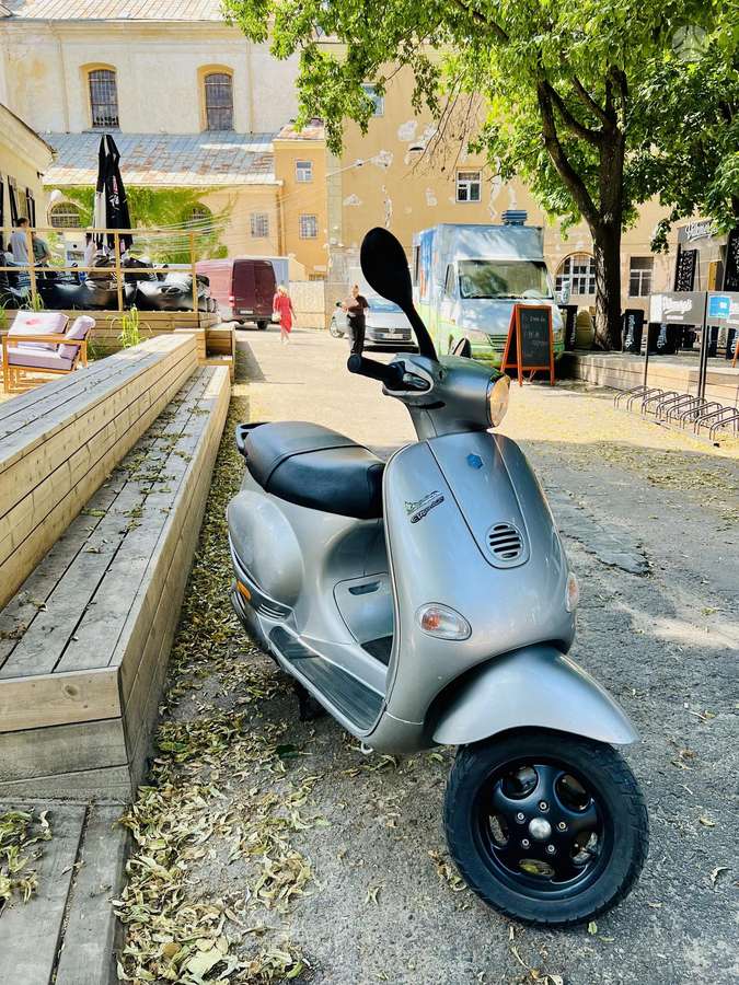 Piaggio Vespa 125cc, scooters / mopeds
