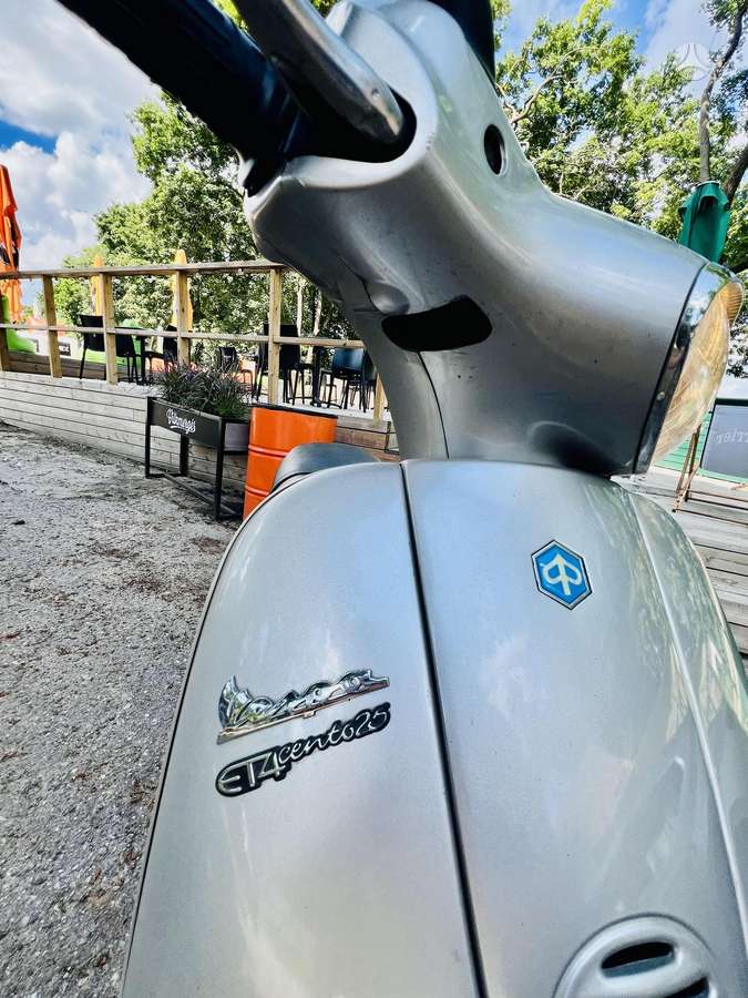 Piaggio Vespa 125cc, scooters / mopeds