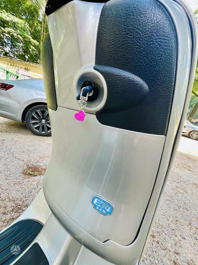 Piaggio Vespa 125cc, scooters / mopeds