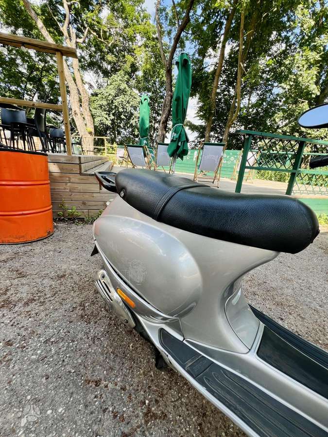 Piaggio Vespa 125cc, scooters / mopeds