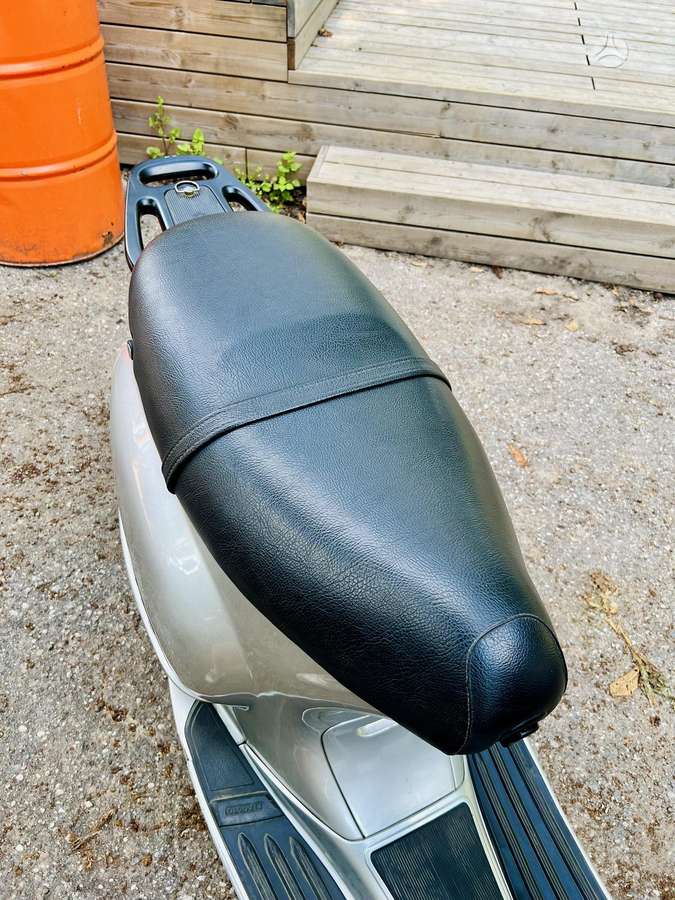 Piaggio Vespa 125cc, scooters / mopeds