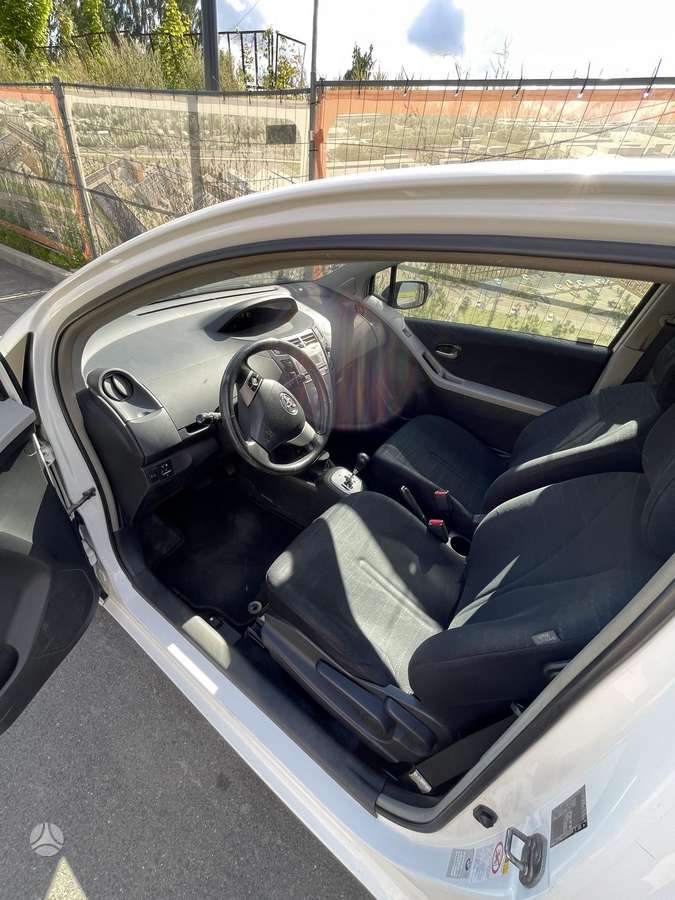 Toyota Yaris - 8