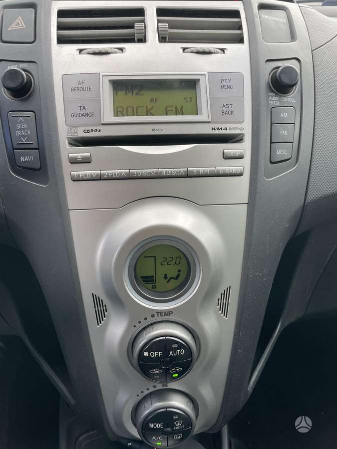 Toyota Yaris - 10