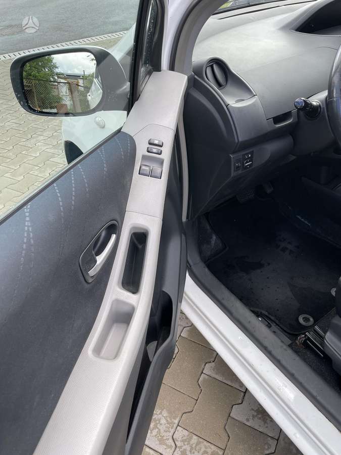Toyota Yaris - 12