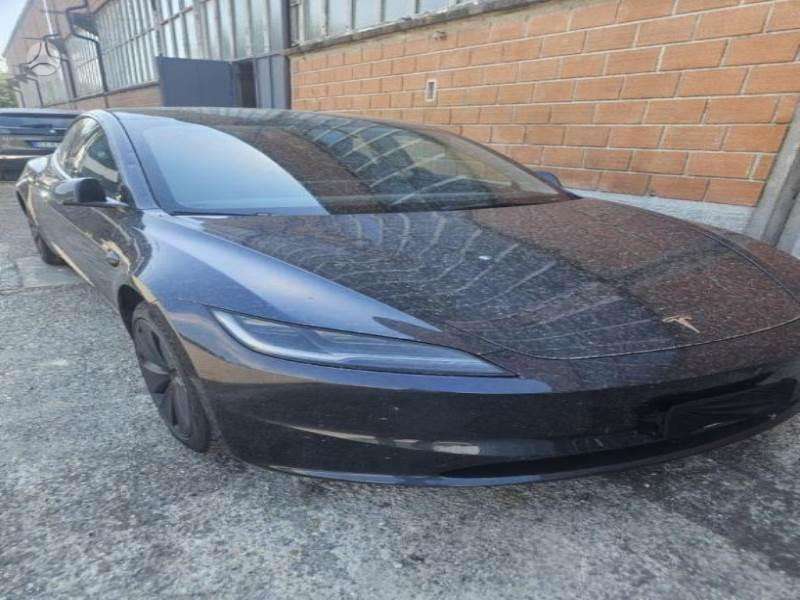 Tesla Model 3, hatchback