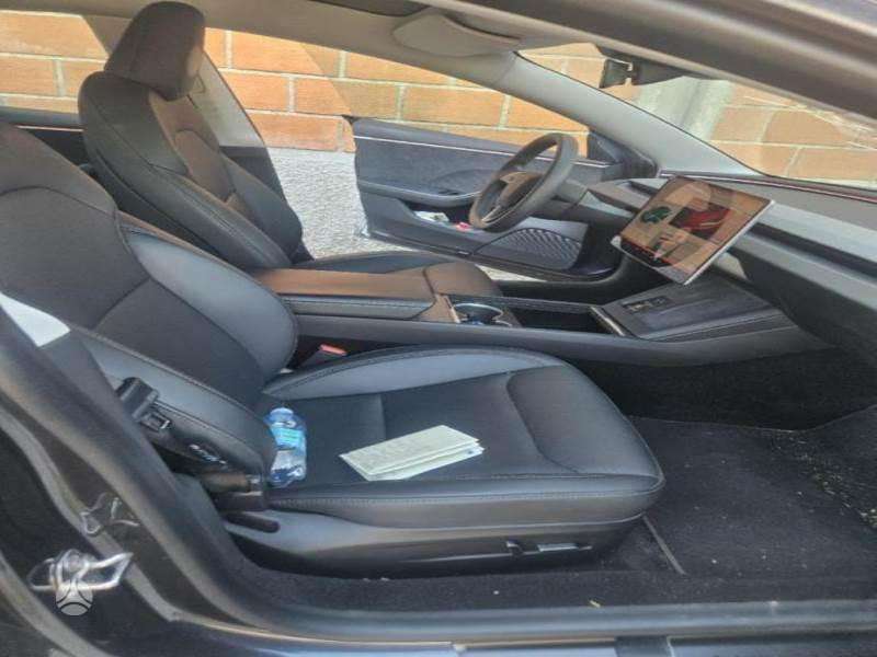 Tesla Model 3, hatchback