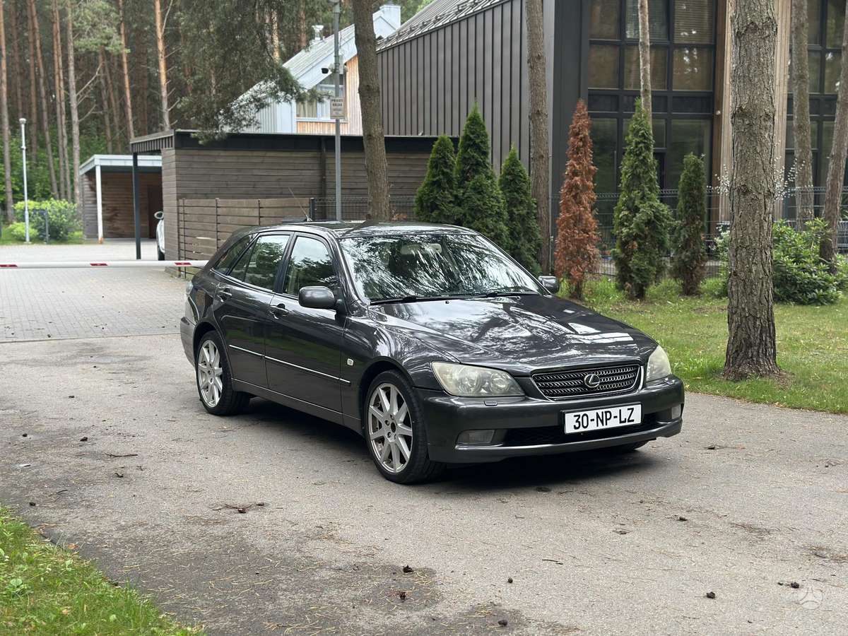 Lexus IS 300, 3.0 l., Универсал