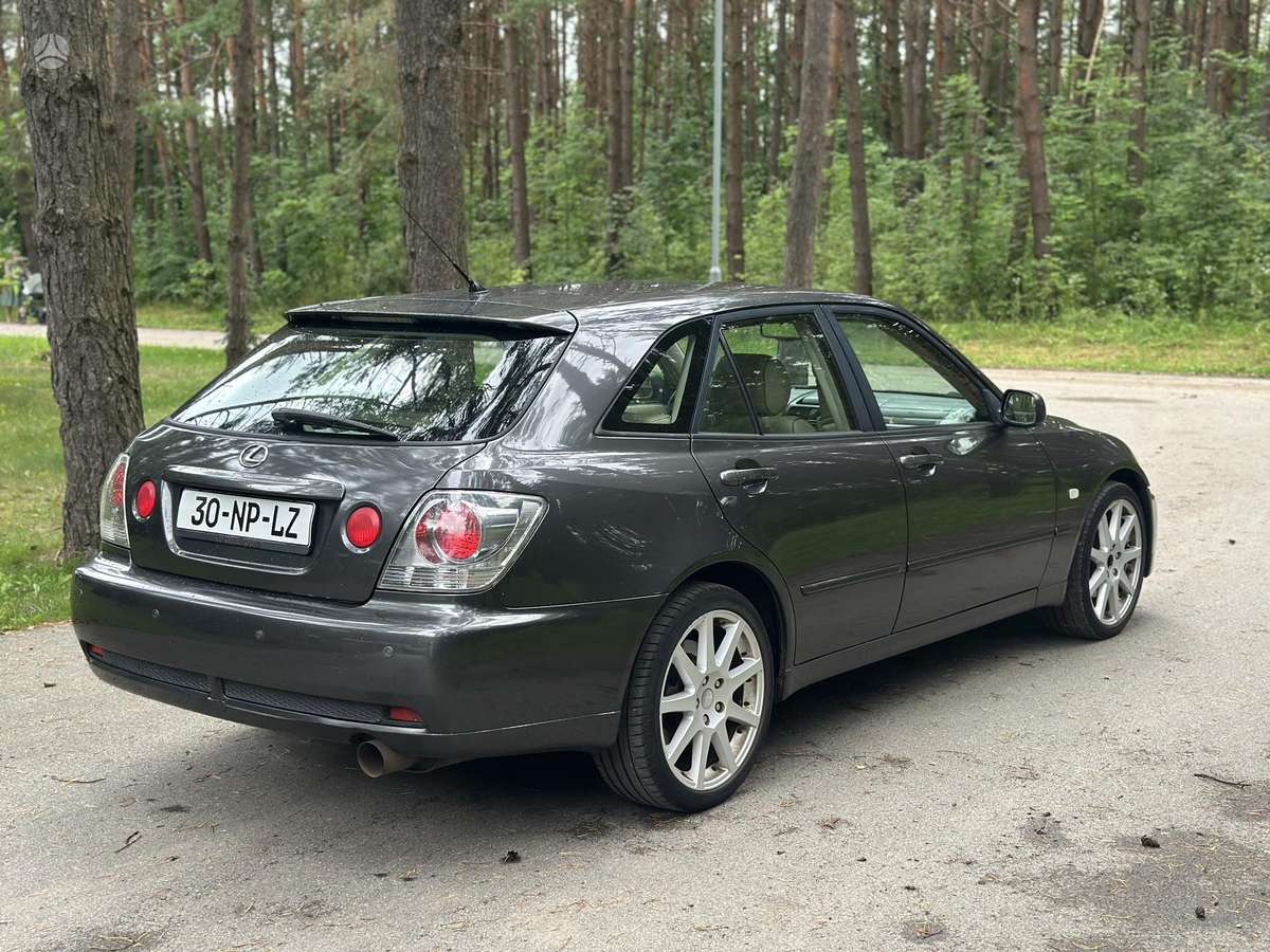 Lexus IS 300, 3.0 l., Универсал