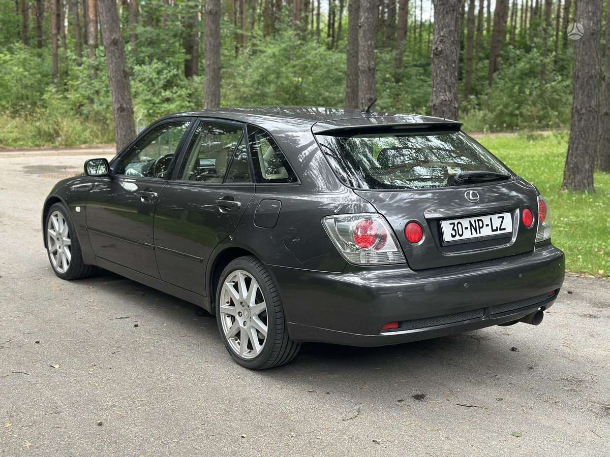 Lexus IS 300, 3.0 l., Универсал