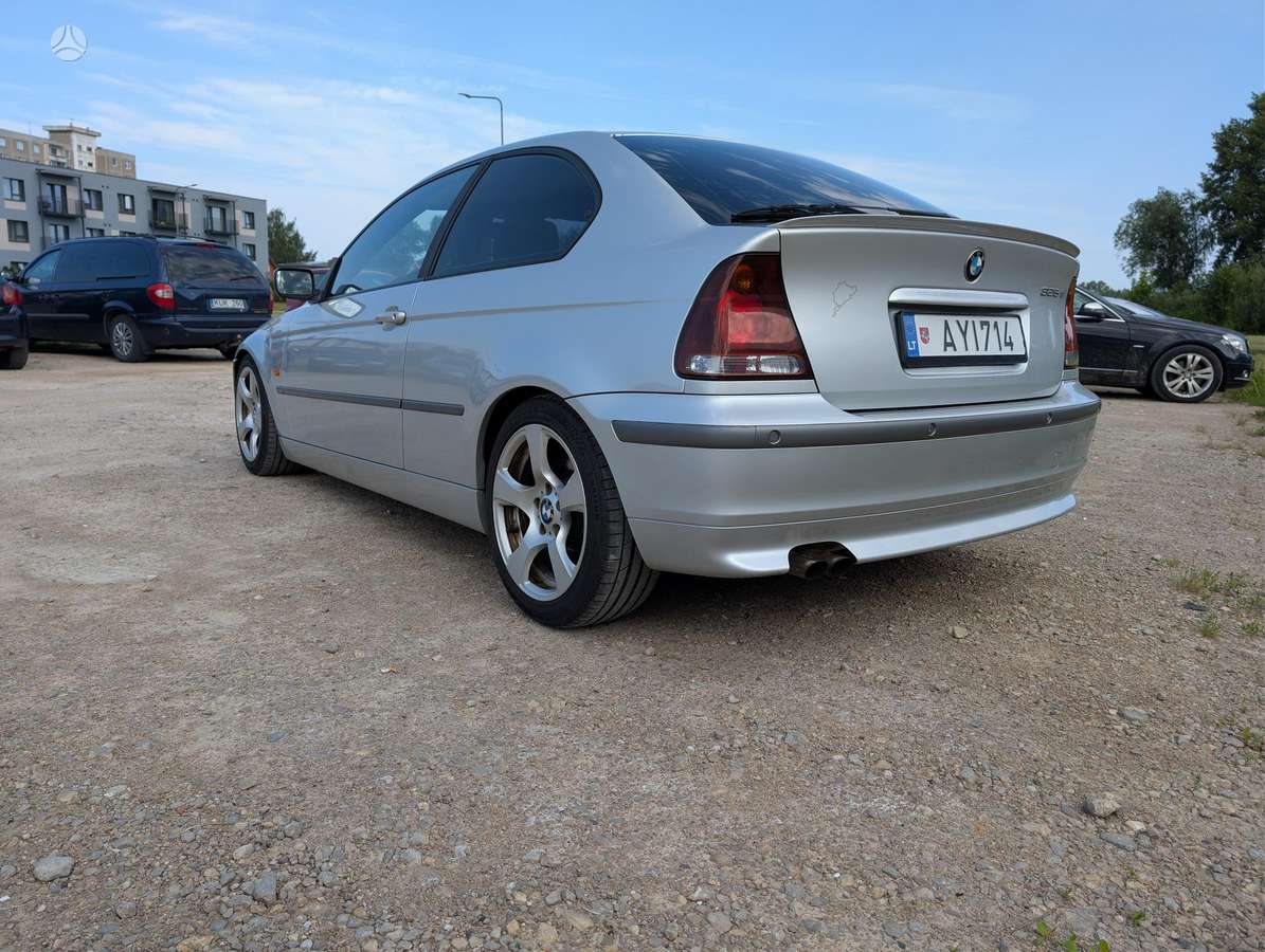 BMW 325, 2.5 l., hatchback