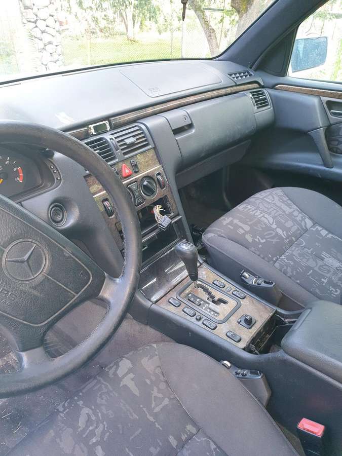 Mercedes-Benz E300 Variklio nėra