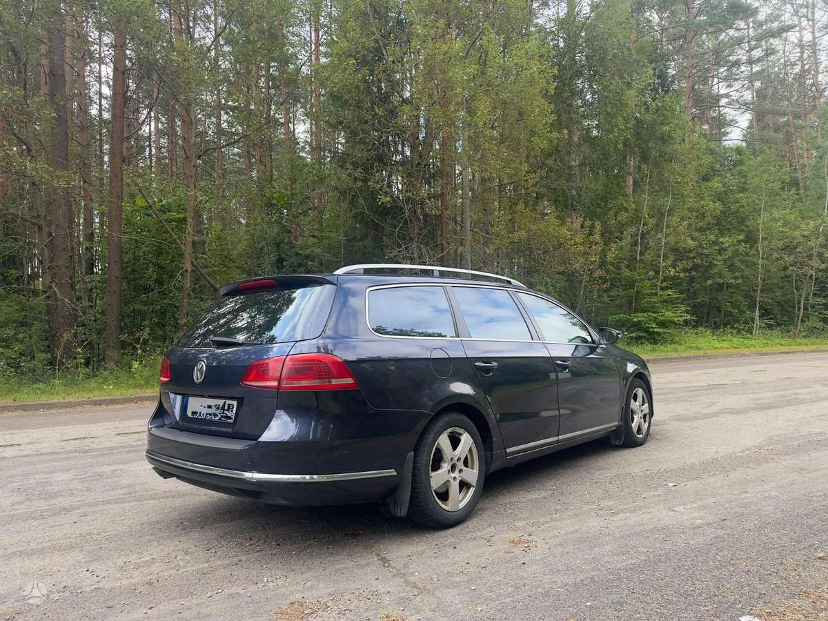 Volkswagen Passat - 1