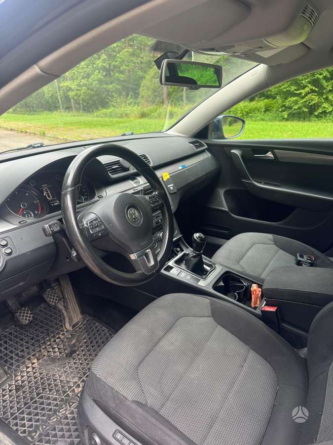 Volkswagen Passat - 11
