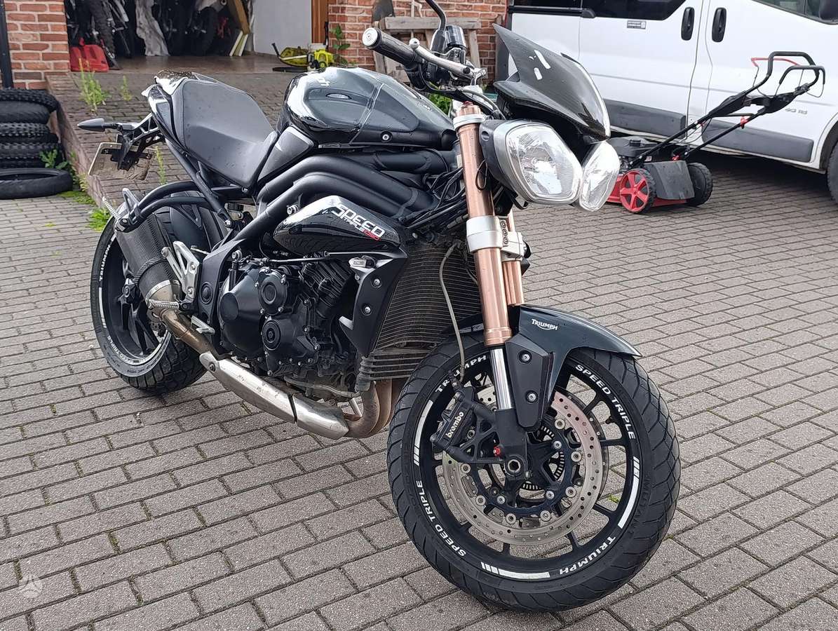 Triumph Speed Triple 1050cc, street / classic