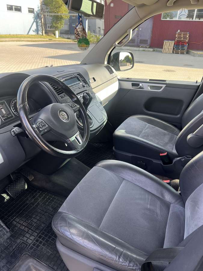 Volkswagen Multivan - 12