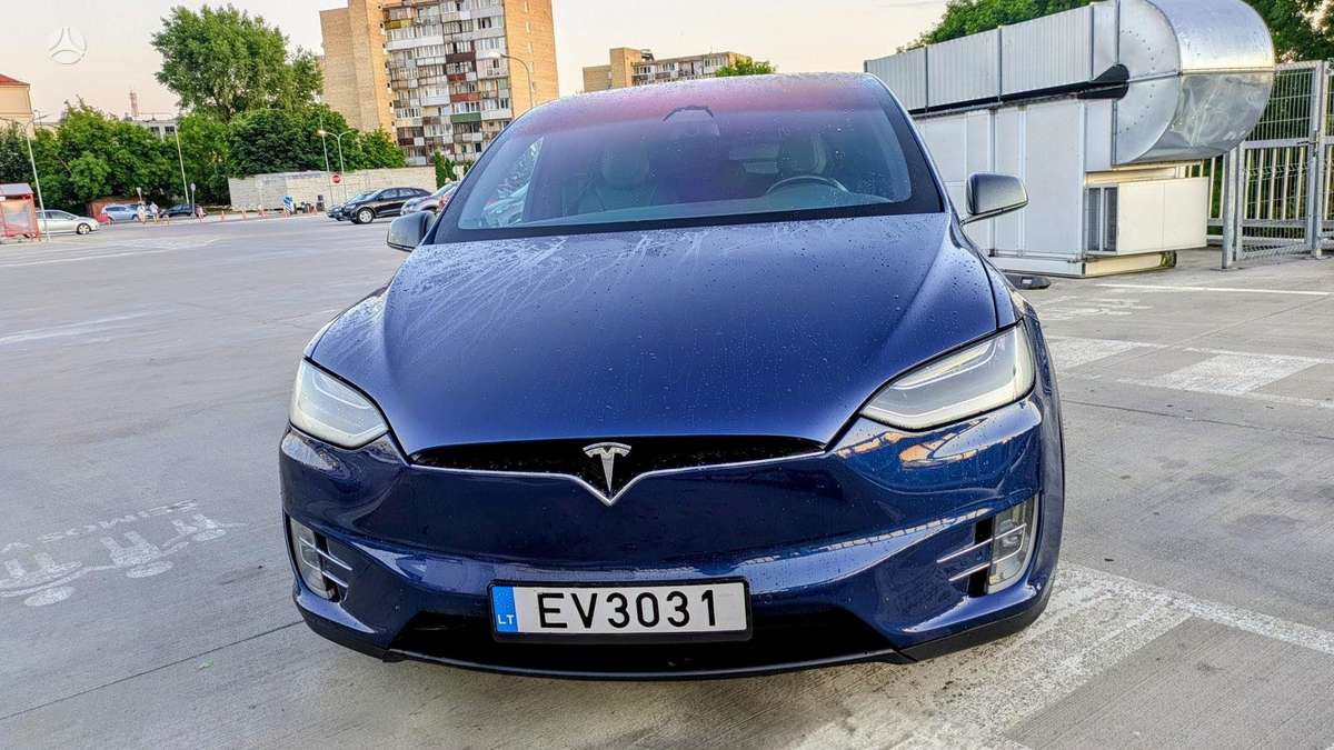 Tesla Model X - 1