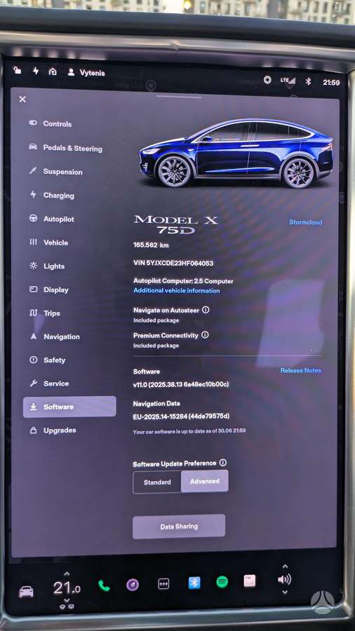 Tesla Model X - 7