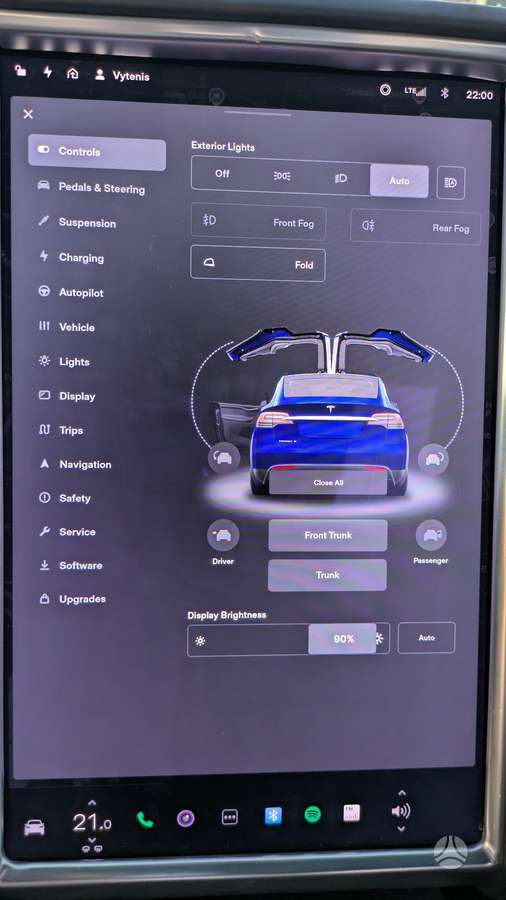 Tesla Model X - 8