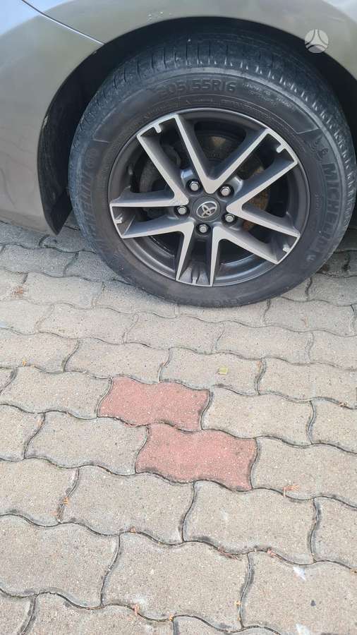 Toyota Auris - 2